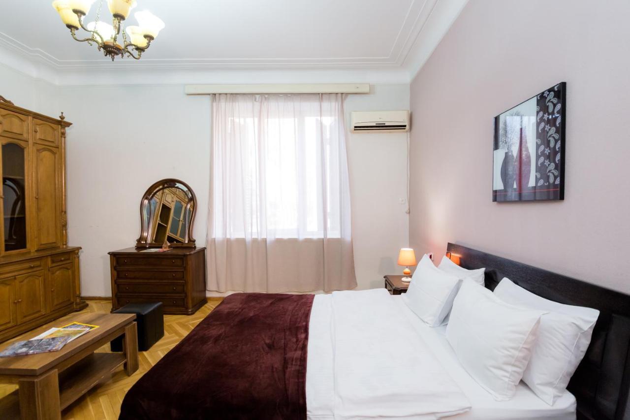 Apartment Gallery Rustaveli 1 Tbilisi Exterior photo
