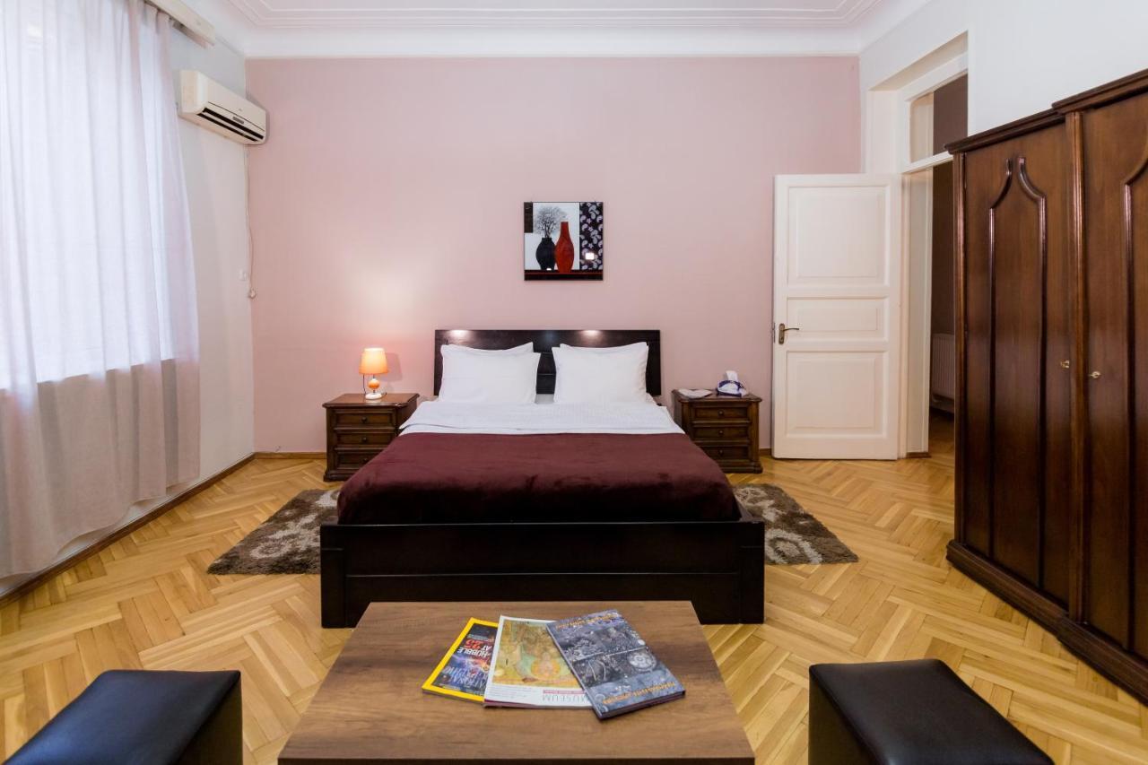 Apartment Gallery Rustaveli 1 Tbilisi Exterior photo