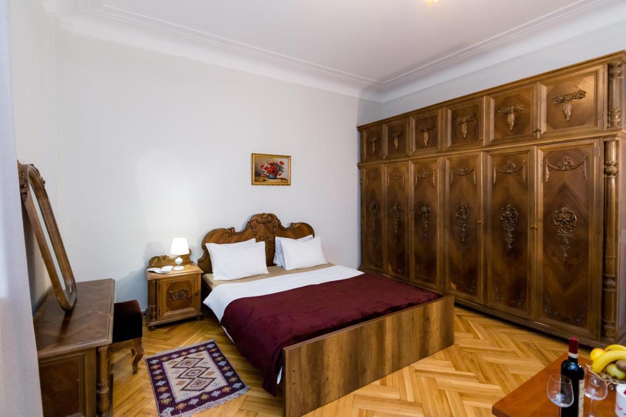 Apartment Gallery Rustaveli 1 Tbilisi Exterior photo