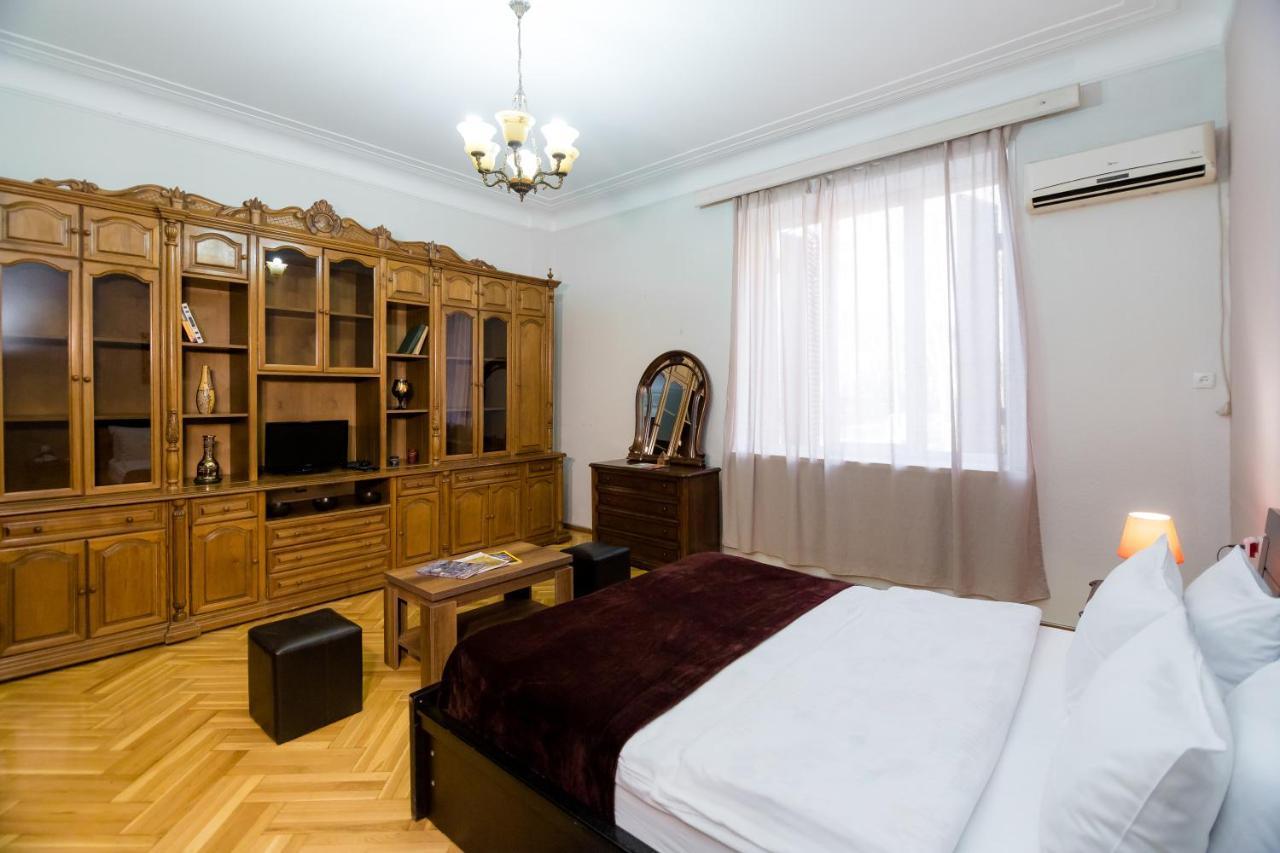 Apartment Gallery Rustaveli 1 Tbilisi Exterior photo