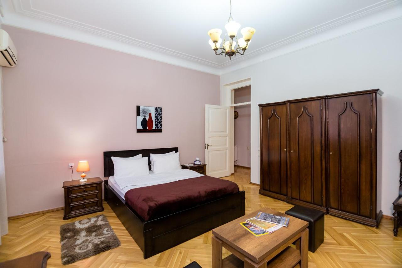 Apartment Gallery Rustaveli 1 Tbilisi Exterior photo